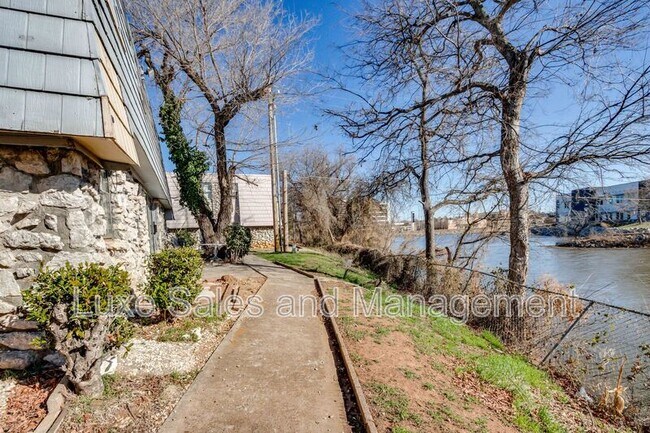 Foto del edificio - 6048 NW Expressway