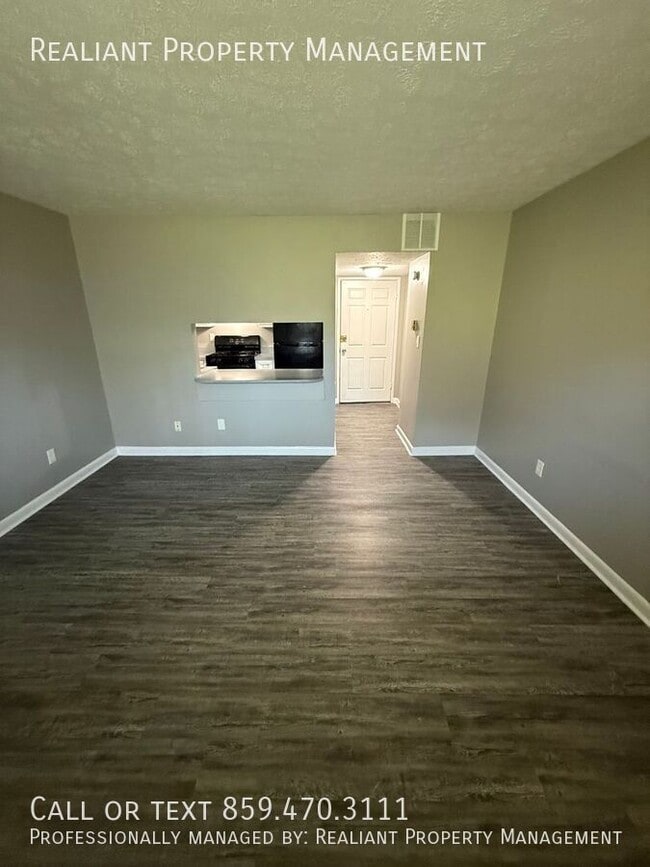 Building Photo - 2082 Fairmont Ct