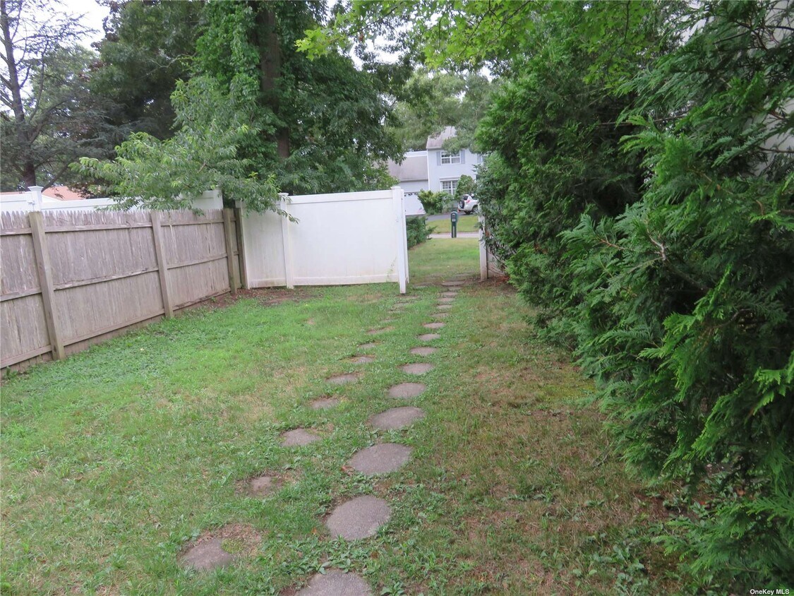 Primary Photo - 33 Pine Cone Ln