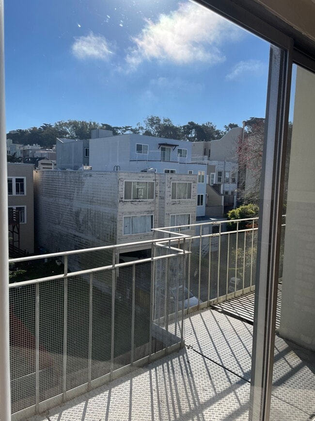 Building Photo - 720 2nd Ave