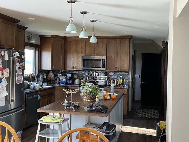 Kitchen - 504 16th St NE