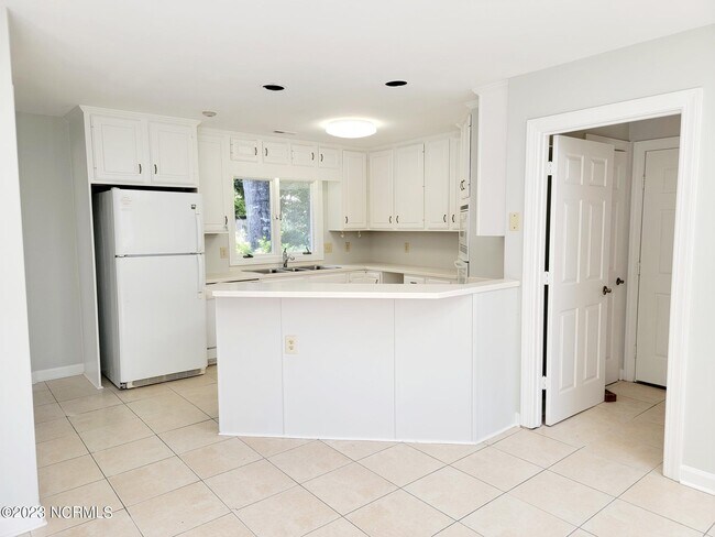 Building Photo - 1811 Prestwick Close