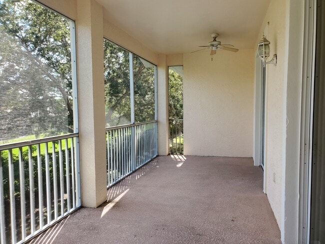 Building Photo - 4240 Central Sarasota Pky