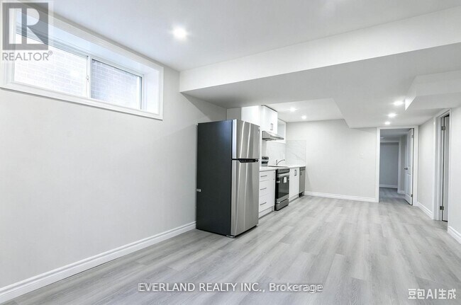 Building Photo - 21 Kenneth Ross Bnd