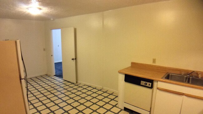 Building Photo - Christiansburg, 1 BR / 1 BA, Available soon!
