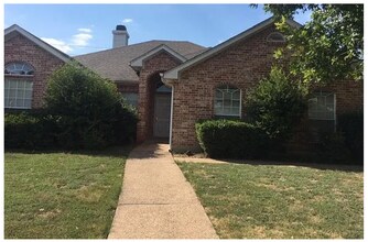 Building Photo - 1120 Regina Dr