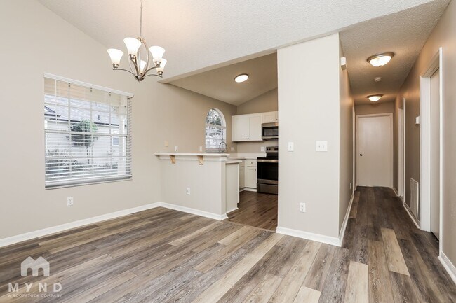 Foto del edificio - 1729 Chatham Cir