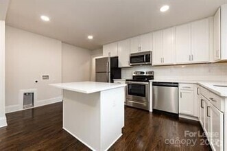 Building Photo - 1704 Club Rd