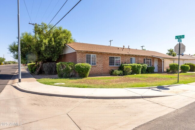 Building Photo - 7337 E Lewis Ave