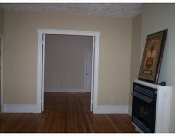 Building Photo - 11 Linden St