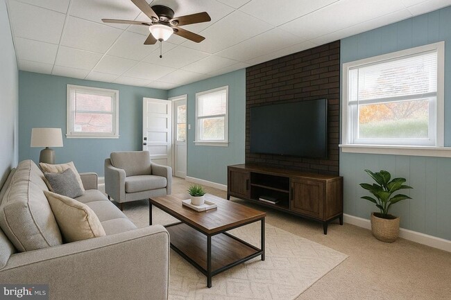 Building Photo - 126 3rd St