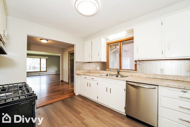 Foto del edificio - 150 E 272nd St