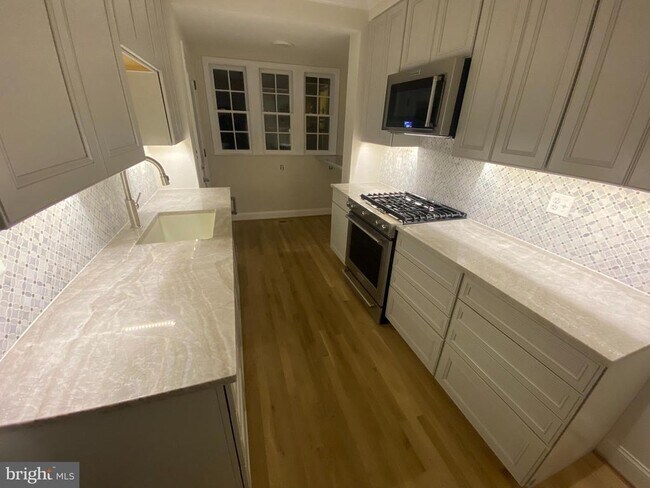Foto del edificio - 4440 Q St NW