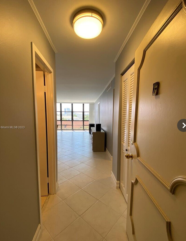Building Photo - 2049 S Ocean Dr