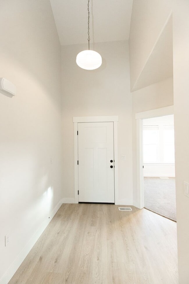 Building Photo - 1431 W Russo Dr