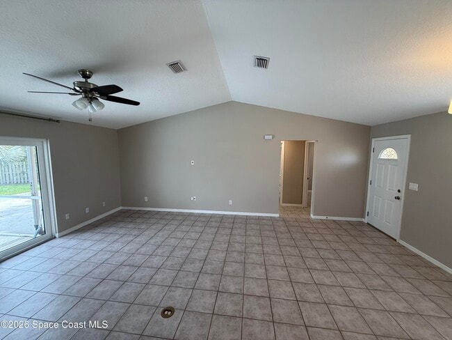 Building Photo - 563 Summers Creek Dr