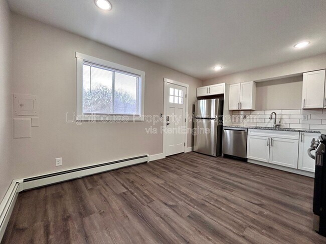 Building Photo - 2874 Taft Ave SW