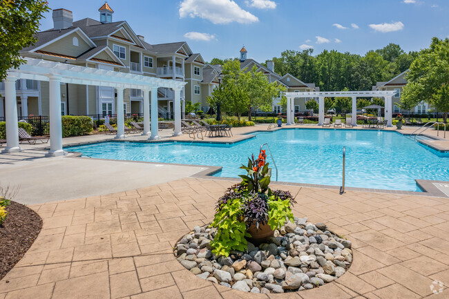 Building Photo - Fenwyck Manor Apartments