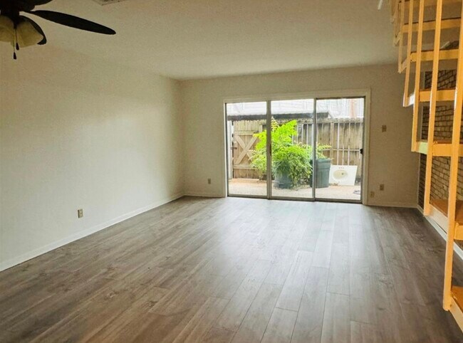 Foto del edificio - 7841 Rue St Cyr St