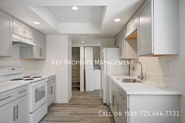 Foto del edificio - COMPLETELY REMODELED 2 BEDROOM 2 BATH COND...
