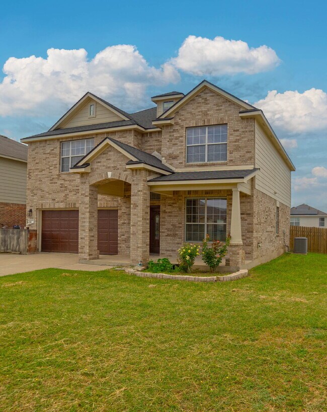 Foto del edificio - "Spacious 3-Bed, 3-Bath Gem on Bridgewood ...