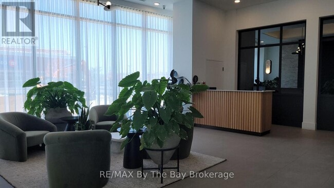 Building Photo - 31 Huron St