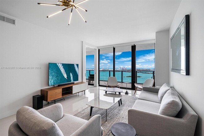 Foto del edificio - 650 NE 32nd St