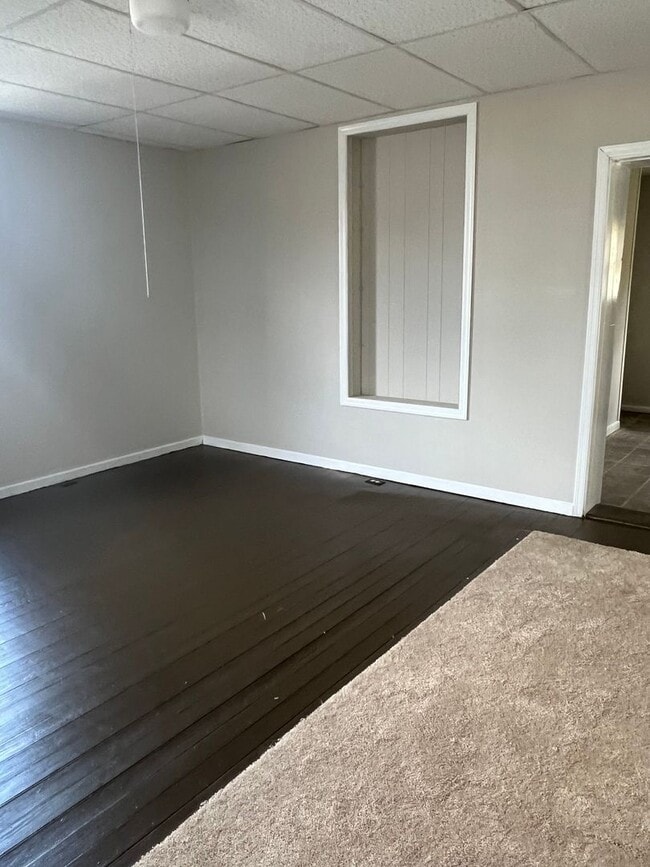 Building Photo - Cute  1 Bedroom