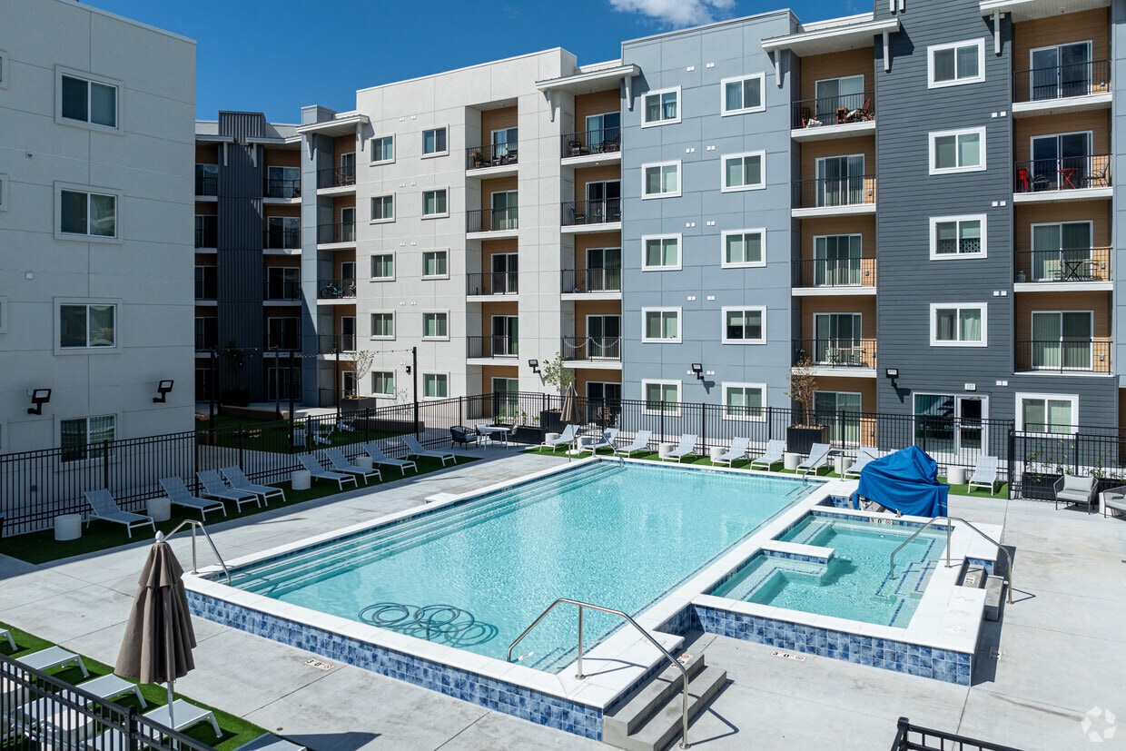Pool Area - Skyline Peaks