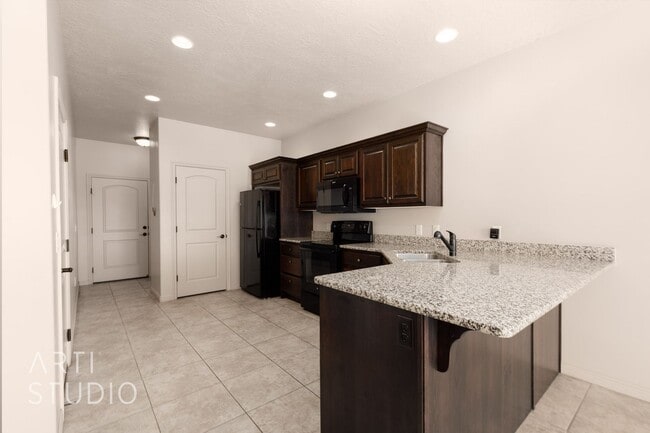 Building Photo - MOVE-IN SPECIAL $100 OFF FIRST MONTH'S REN...