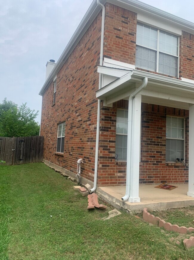 Building Photo - 912 Beechwood Dr