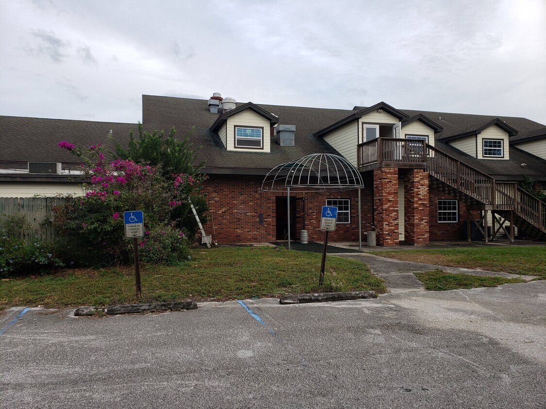 50 Sun Air Blvd E Unit 207, Haines City, FL 33844 Apartments in