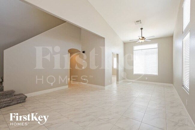 Building Photo - 817 Fort Mandan Ct