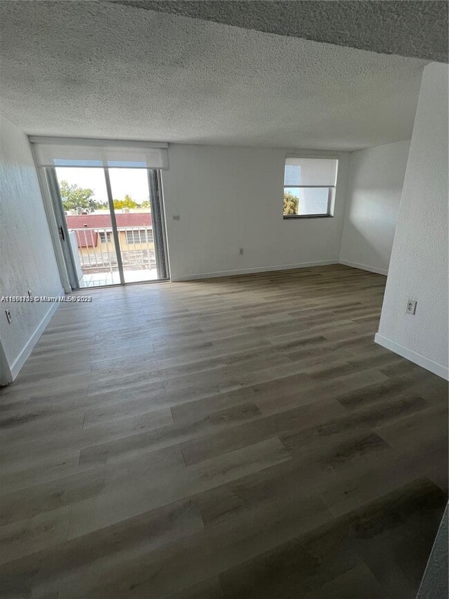 Building Photo - 1145 Normandy Dr