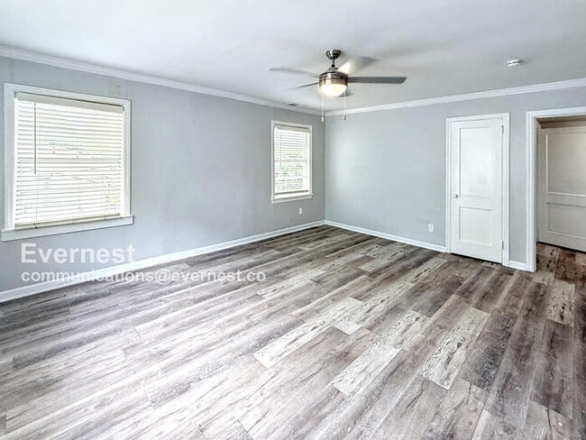 Building Photo - 618 Brunson Ave