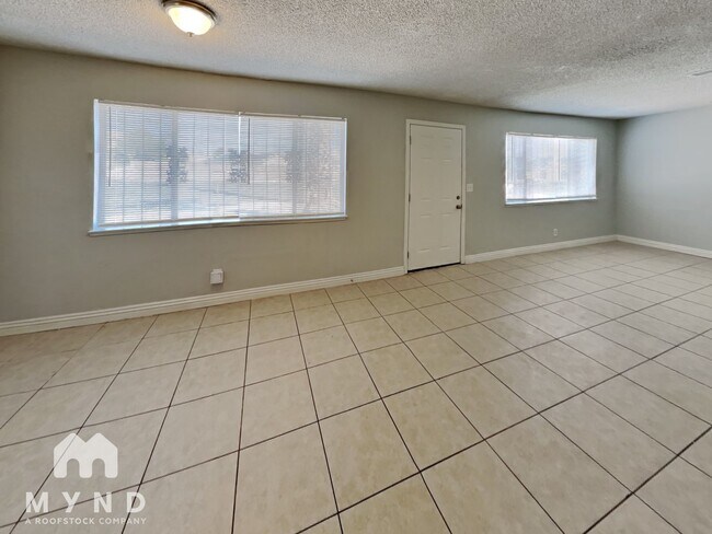 Foto del edificio - 893 W Carey Ave