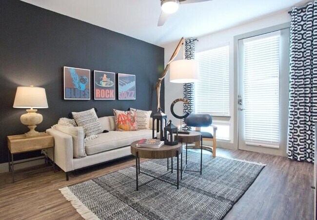 Foto del edificio - 1211 E 5th St.