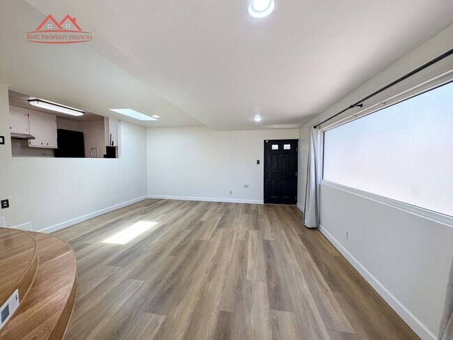 Building Photo - 15001 Ridgetop Dr