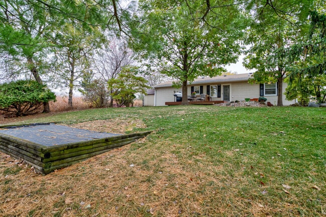 Park like back yard - 5428 Norris St