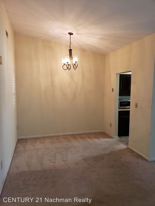 Building Photo - 2 br, 1 bath House - 5328 Tuttle Creek Road
