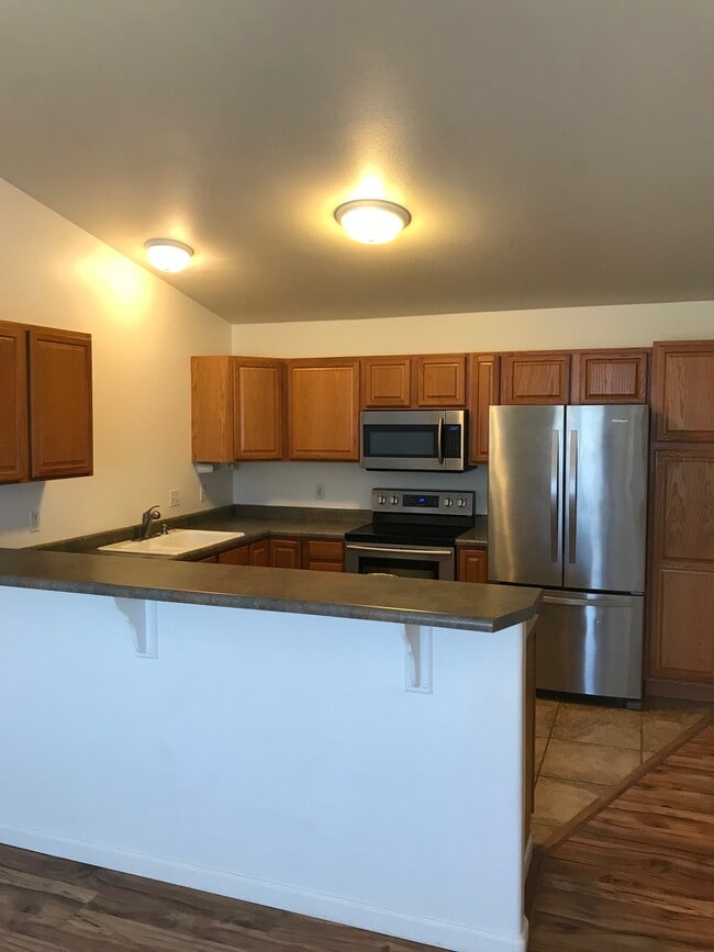 Kitchen - 492 Coronado Way