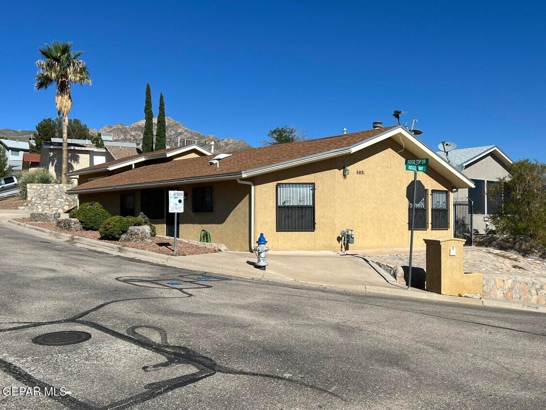 Foto principal - 6801 Ridgley Way