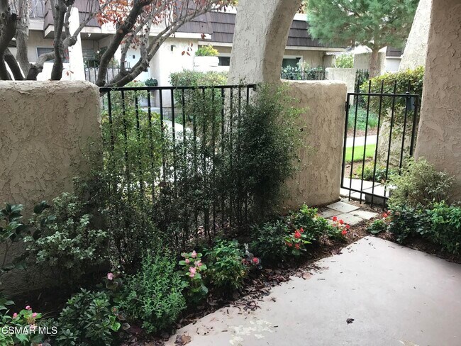 Foto del edificio - 3719 Summershore Ln