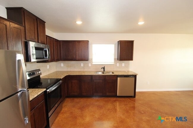 Building Photo - 1017 Cline Dr