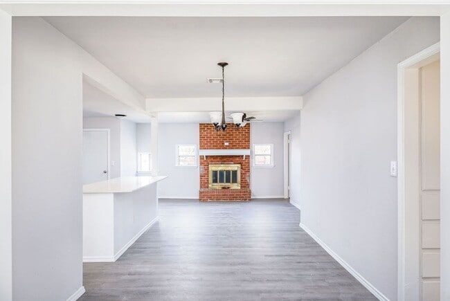 Building Photo - Charming home in the Heart of the Urban Core