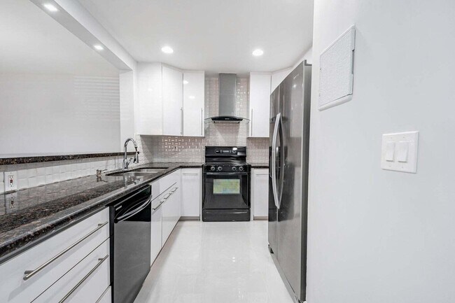 Foto del edificio - 6063 10th Ave N
