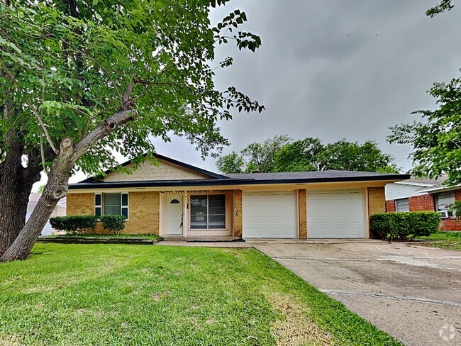 Building Photo - 4427 Live Oak Dr