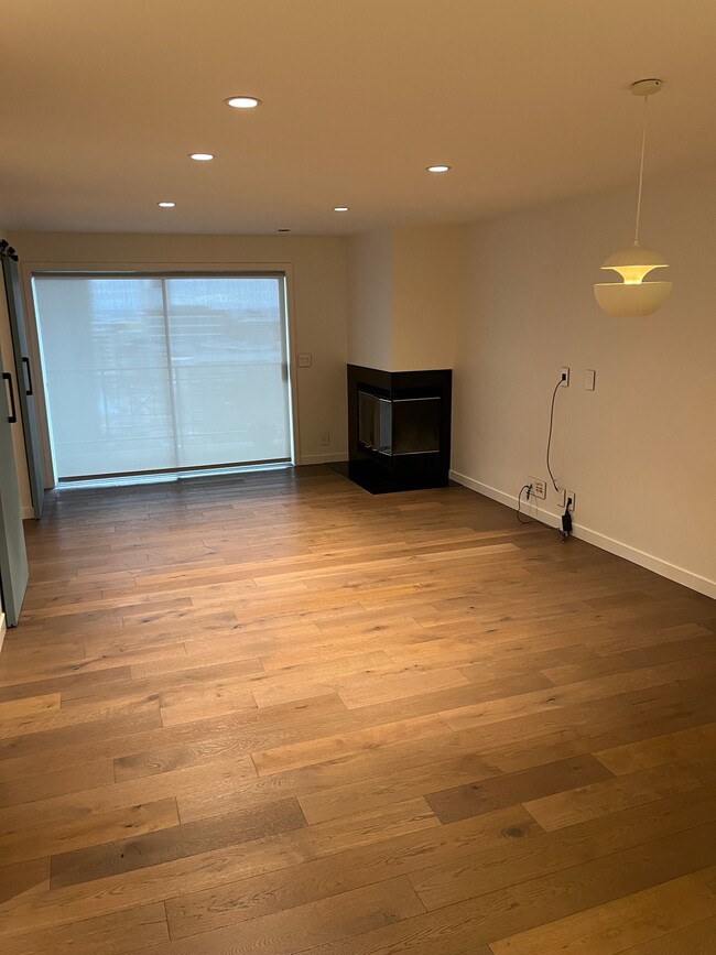 Foto del edificio - 131 Bellevue Ave E