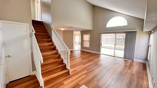 Building Photo - AMAZING HOME 3/2.5 on quiet cul-de-sac in East Orlando