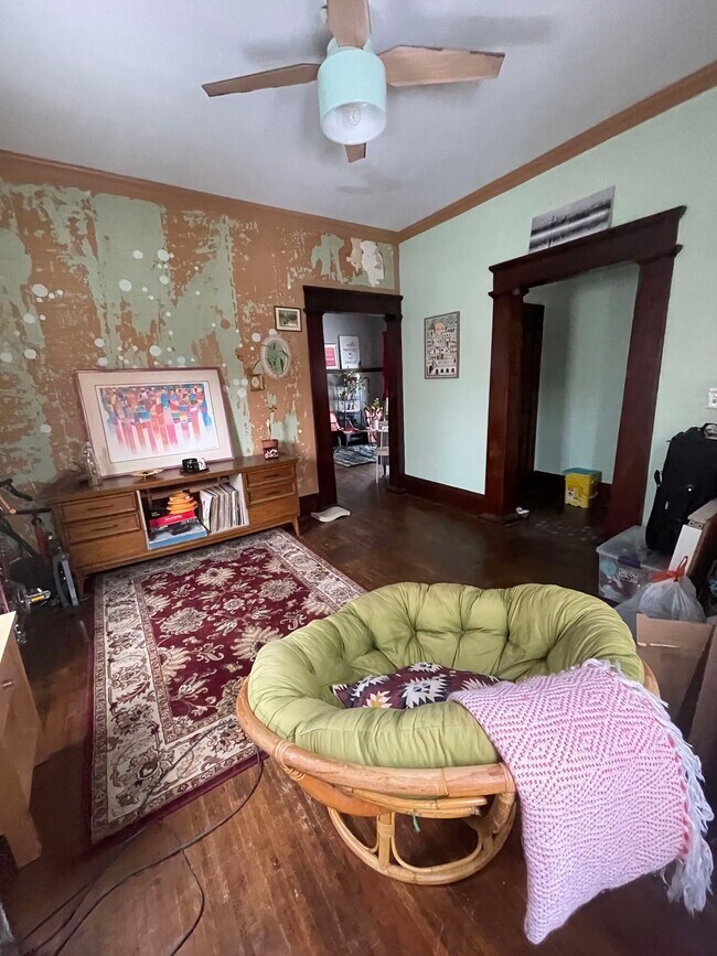 Viviendo - 917 East 19th Street